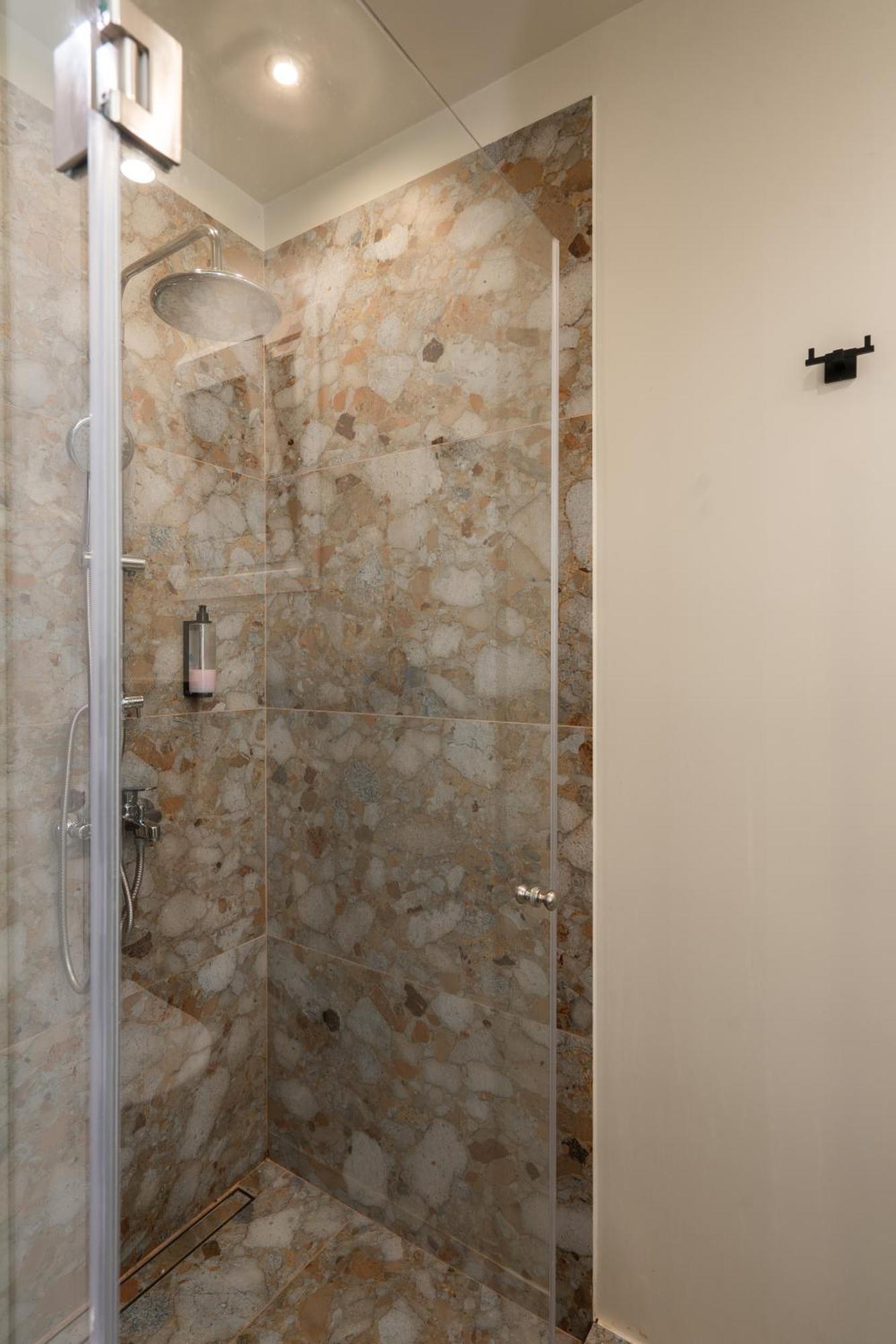 A Place 4U No6 - City Escape With Balcony Lounge & Open Living Space أثينا المظهر الخارجي الصورة